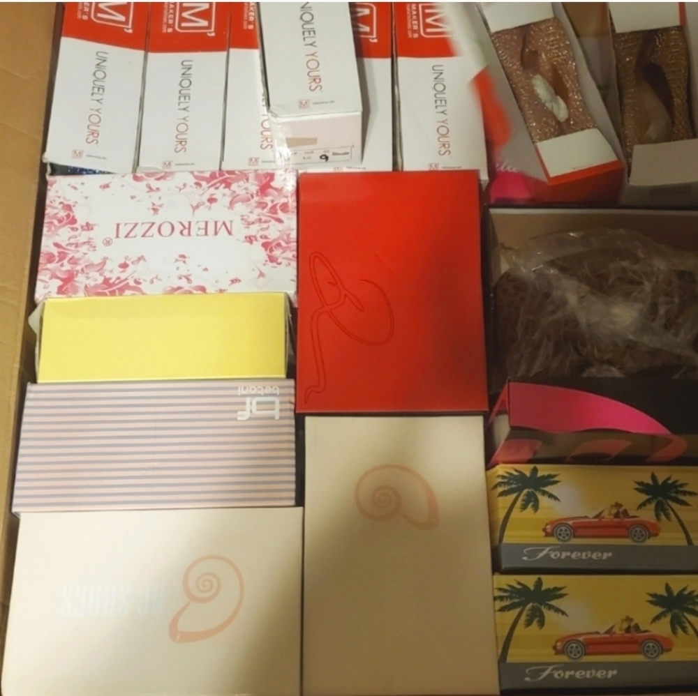 🔴👟📦📿 Like To Be Notified When I Go Live! & Follow Game 😊 @myshoeshack - Picture 4 of 7